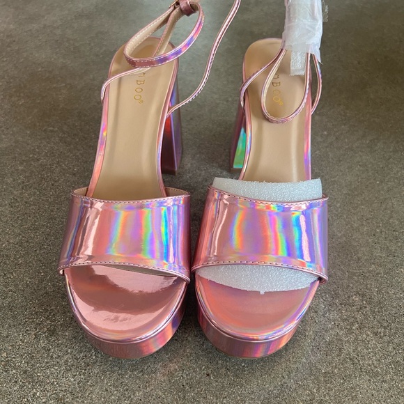 ❣️SOLD❣️NIB Bamboo Iridescent Platform Heels - Picture 3 of 5